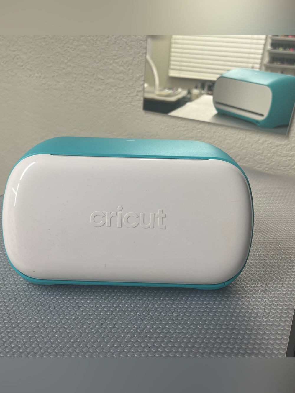 Cricut Compact Cutter - White & Teal Blue